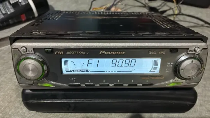 Rádio Automotivo Cd Player Pioneer DEH-P4650 MP (Leia)