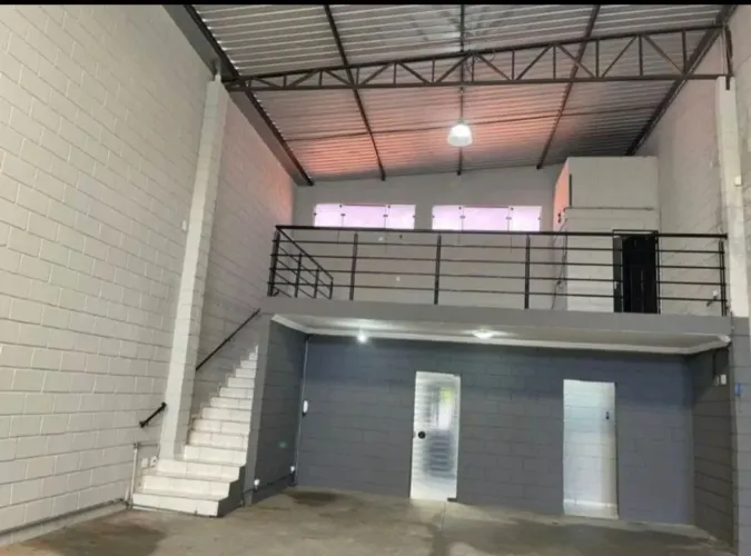 Galpão para Alugar em Jardim das Tulipas, Sorocaba - 310m²