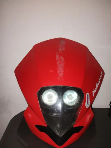Farol de moto streetfighter 