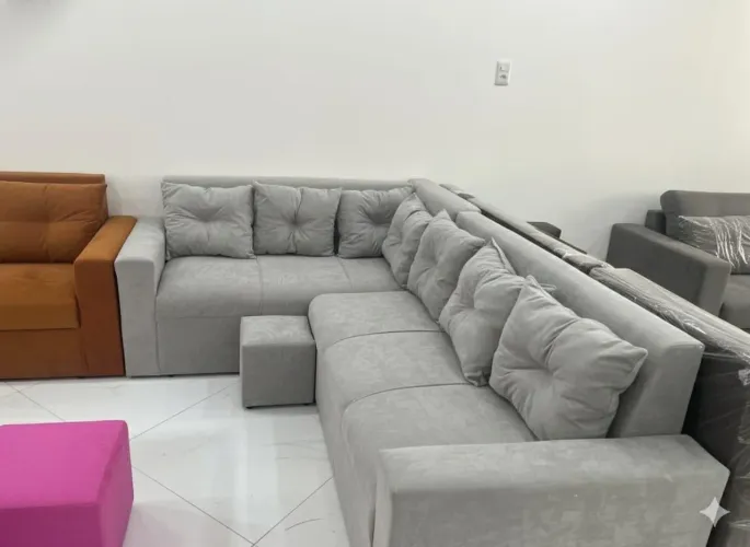 Sofá Em Promoção - acompanha Puff de Brinde