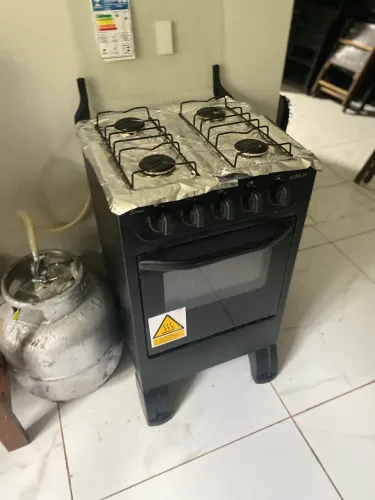 Fogão quatro bocas em perfeito estado 