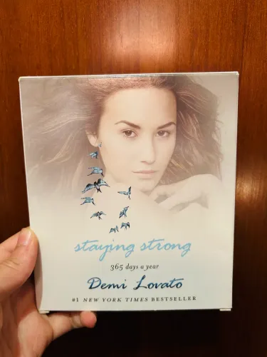Demi Lovato - Audiobook Staying Strong
