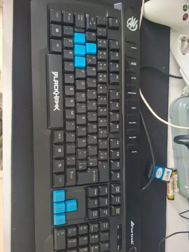 Teclado e mouse com pouco uso