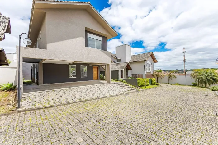 Linda casa em condomínio em Curitiba | 3 suítes e vista panorâmica