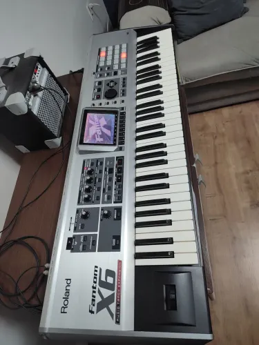 Roland Fantom X6 544mb Ram + Case + Amplificador + Pedestal (Usado)