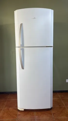 Vendo Geladeira Continental com defeito