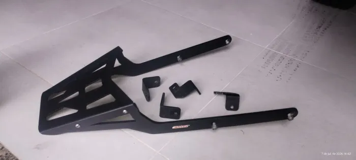 Suporte para baú da NC700 em ótimo estado