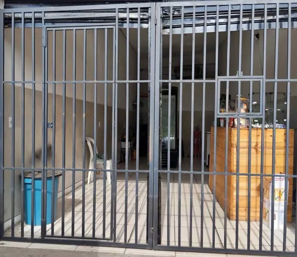 Portão ou grade para loja