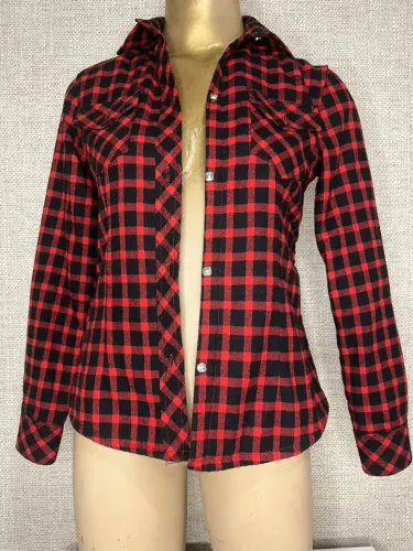 camisa flanela xadrez vermelha apeluciada