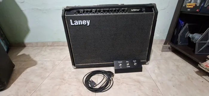 Vendo amplificador Laney LV300 Twin