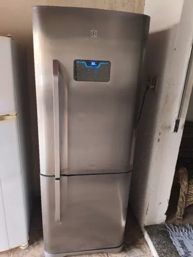 Excelente Geladeira, Electrolux, DB52X, painel digital, 454 litros.