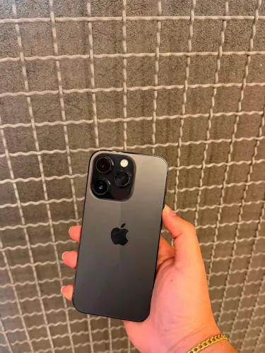 iPhone 14 Pro preto