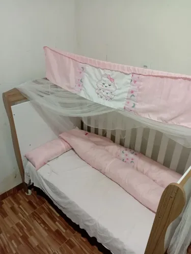 Berço de bebê usado