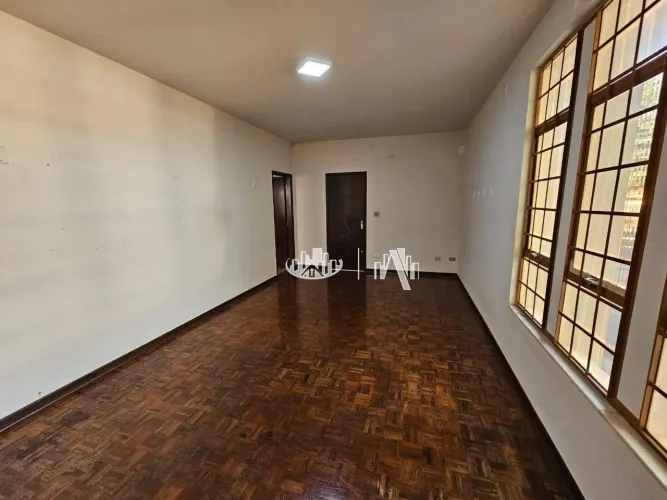 Casa com 3 quartos para alugar, 189 m² por R$ 3.500/mês - San Remo - Londrina/PR