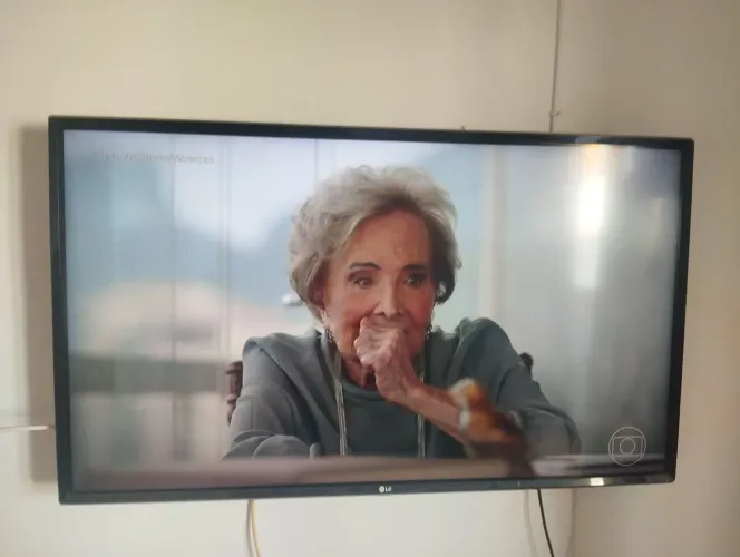 Tv smart LG 43 polegadas, funcionando perfeitamente semi nova.