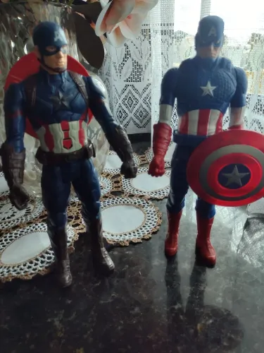 Boneco Capitão América da Marvel