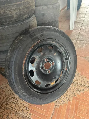 Roda com pneu Aro 15