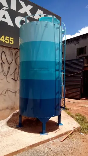 Reservatório metálico tubular