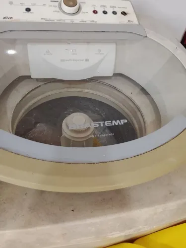 Máquina de lavar com defeito 