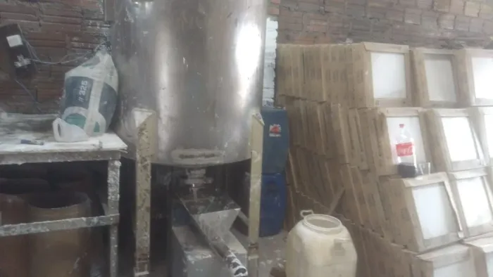 Vende se Tanque misturador com motor e redutor e envasadora elétrica