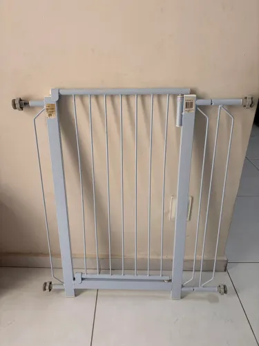 Grade de aço de 84x70cm com extensor para porta (portão para cachorro ou crianças)