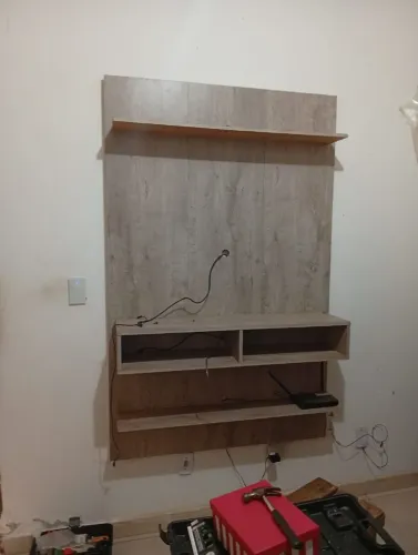 Rack de TV suspenso até 50 polegadas