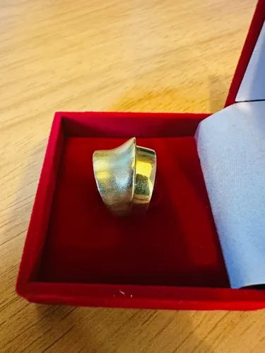 Anel maciço em ouro 18k com 10,2 gramas