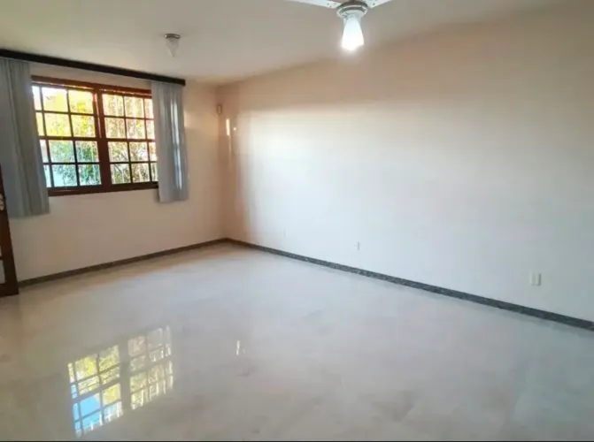 Casa Linear com 3 quartos sendo 1 suíte 2 banheiros 2 vagas