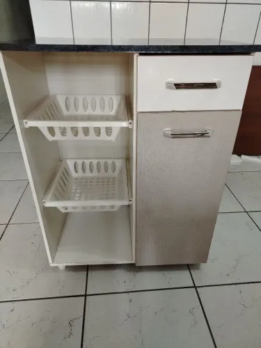 Armário multiuso microondas com fruteira
