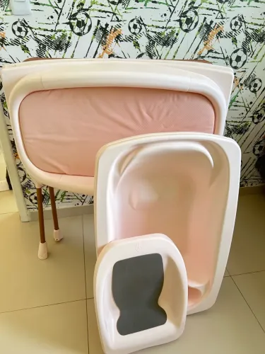 Banheira Premium Galzerano Rose com suporte e trocador.