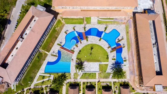 UM REFÚGIO EXCLUSIVO NA PRAIA DOS CARNEIROS: BANGALÔ COM PISCINA E JACUZZI PRIVATIVAS NO E