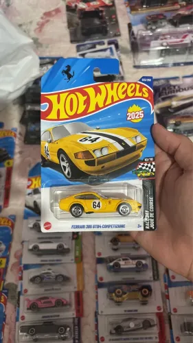 2 minis hot wheels