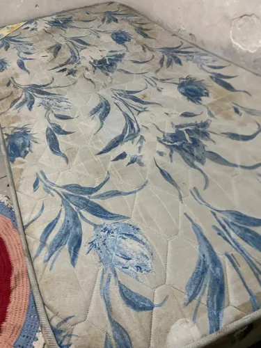 Cama de solteiro com colchão