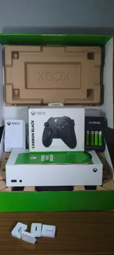 Vendo Xbox Séries S. Manete original Microsoft + 6 pilhas.