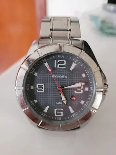 Relógio Mondaine cinza