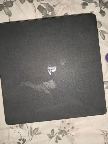Ps4 slim 1tb, 2 controle, 5 jogos
