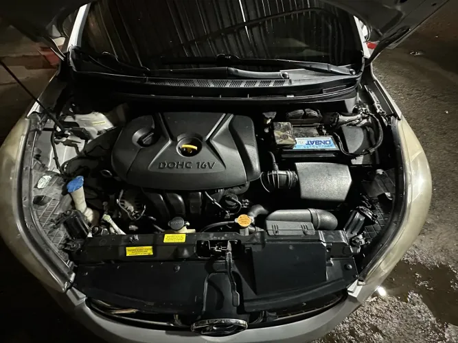 Hyundai Elantra GLS 1.8 16V Aut. 2013