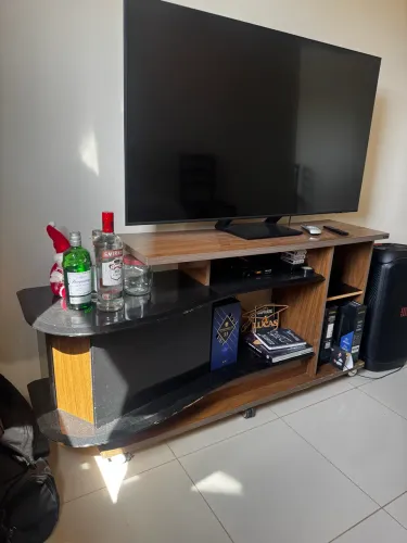 PRA VENDER LOGO: Rack para televisão