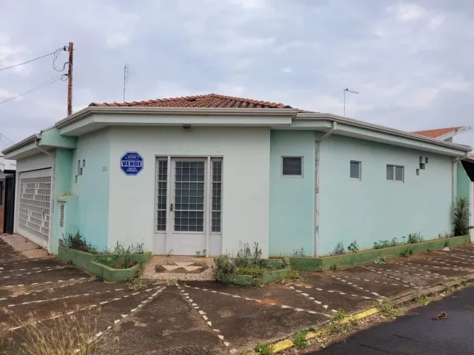 Casa à Venda - Centro, Pirassununga