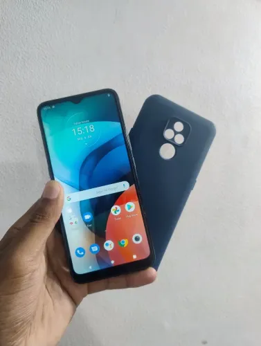 Vende um moto E7 funcionando tudo perfeitamente com capinha