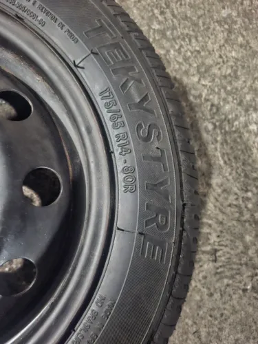 Roda Ford aro 14 com pneu remold novo - 175/65 80r