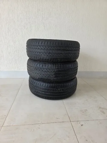 Pneus automotivos