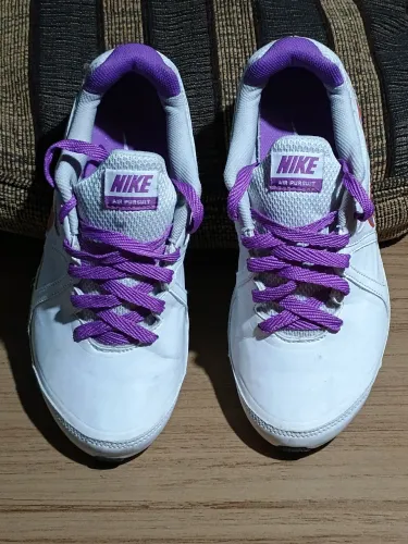 TÊNIS FEMININO NIKE AIR PURSUIT TAMANHO 37, BRANCO, USADO.