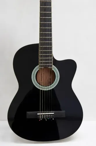 Violão Voga Preto Nylon com Capitação e afinador acoplado.