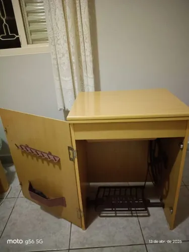 máquina de costura singer, com gabinete (retirar no local)