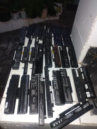 LOTE DE BATERIAS DE NOTEBOOK USADAS ALGUMAS PEGAM NORMALMENTE !!