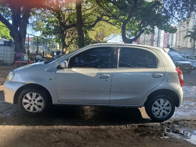 Toyota Etios XS 1.3 Flex 16V 5P Mec. 2013