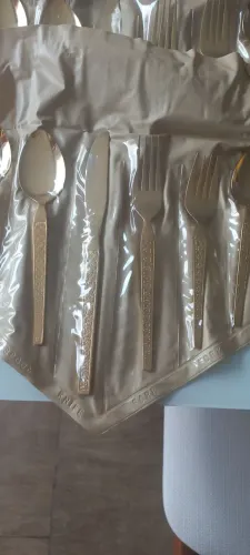 Faqueiro dourado com 90 peças
