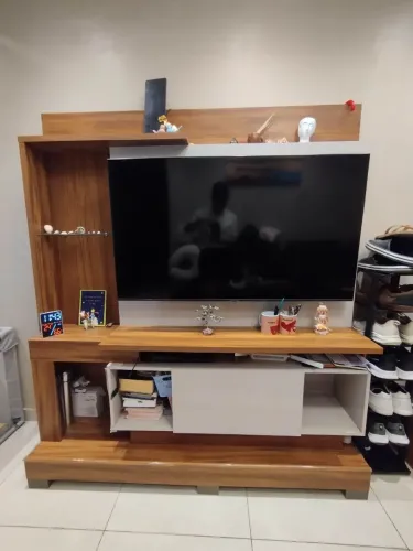 Rack com painel semi-novo