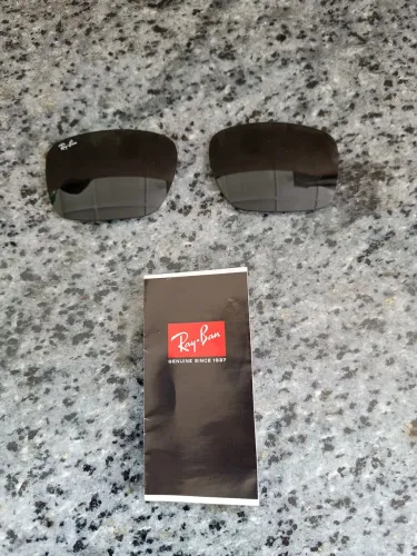 Vendo Par de Lentes Polarizadas Ray-Ban 4228 Originais, Novas.